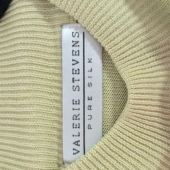 100% silk Valerie Stevens Pure Silk Knit short sleeve mock neck top size M - Picture 2 of 3